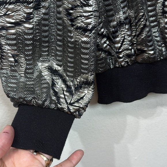 (A3)JUDY BOND PETITE,Vintage light sweater,Sz 4P
Black Golden Silver Long Sleeve - Picture 3 of 11